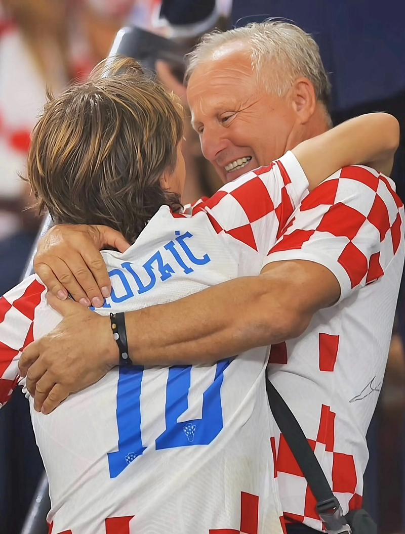 列维谈解雇澳波：热刺必须在所有战线赢球，英超成绩说明一切